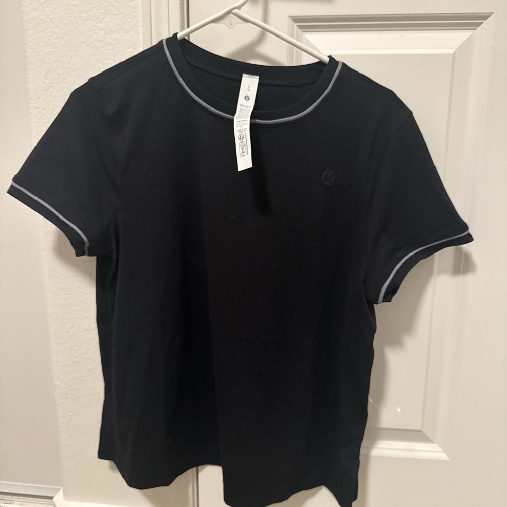 Lululemon black t shirt